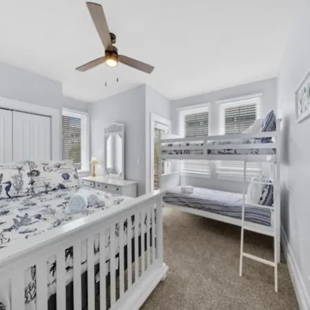 A Shore Thing 1 - Oceanfront And Dog Friendly! Private Beach Access! Townhouse-3