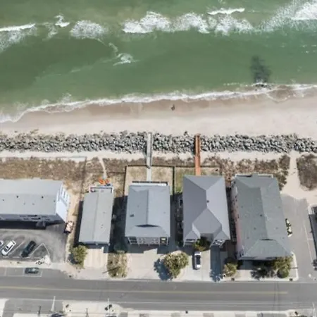 A Shore Thing 1 - Oceanfront And Dog Friendly! Private Beach Access! Townhouse-2